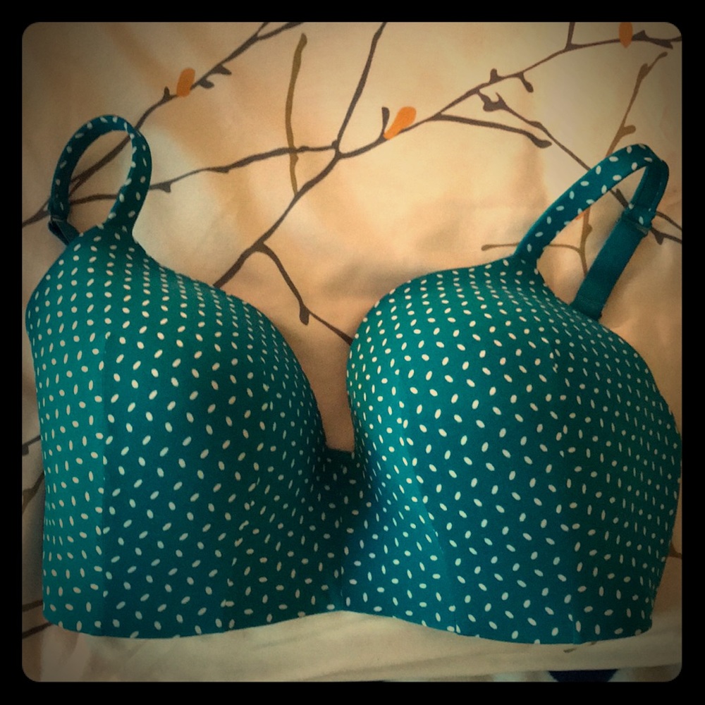 No wire, molded foam bra